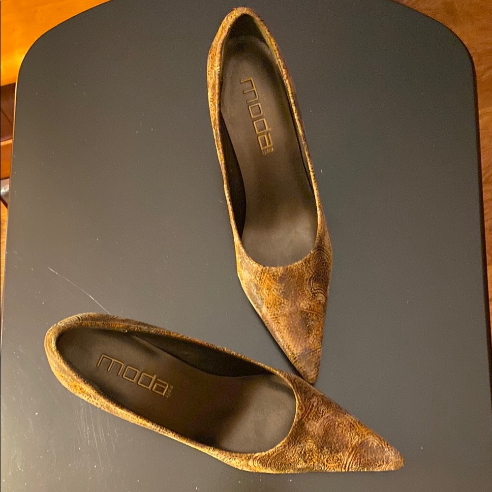 Moda Brown Heeled Shoes with Sophisticated Design